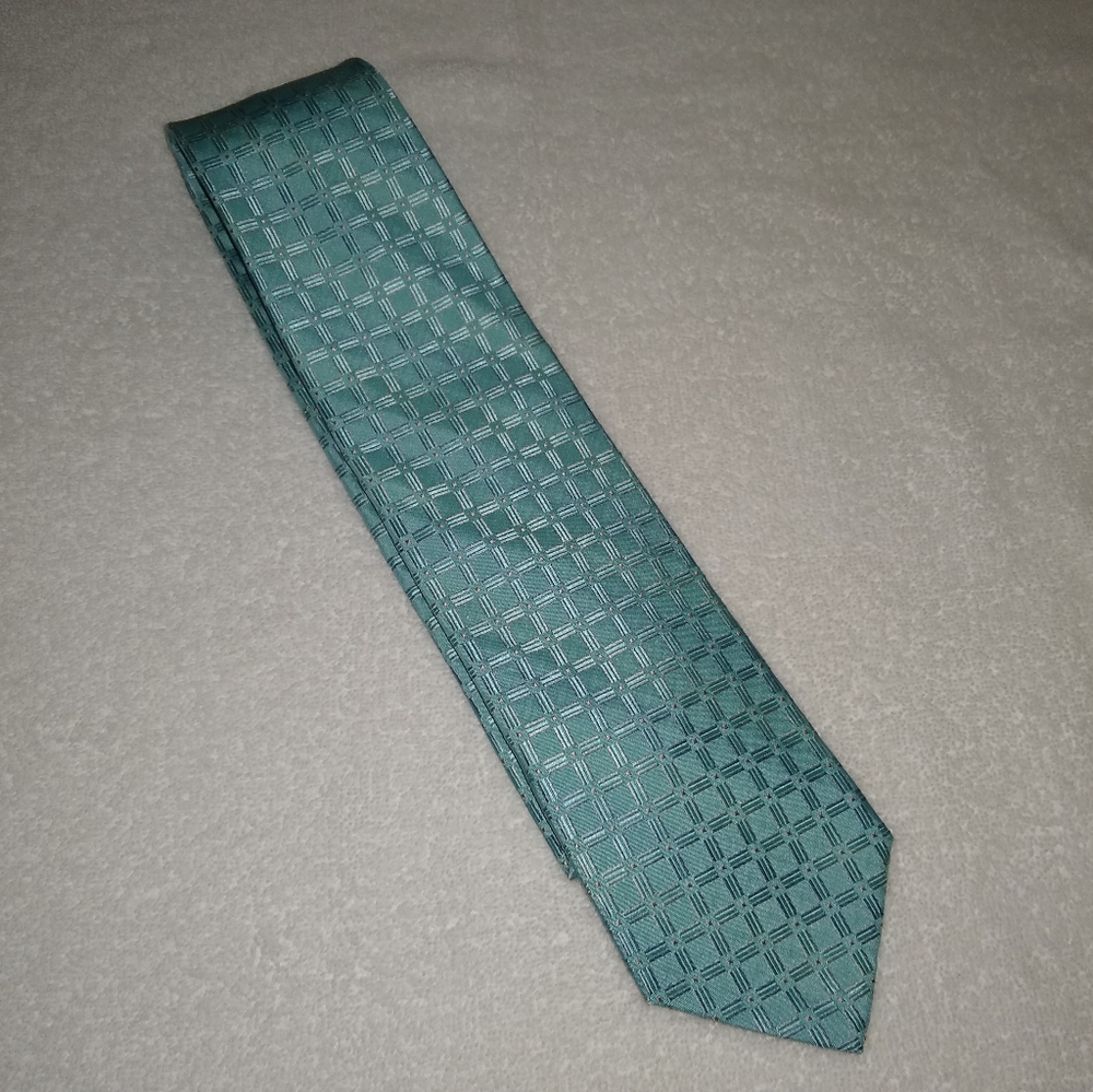 Nicole Miller tie